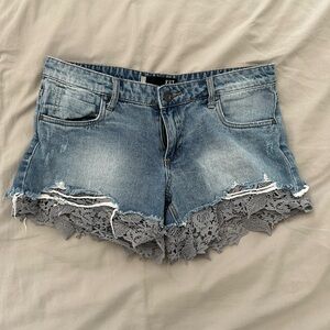 Like new Kut from the Kloth Shorts with lace trim - Size 6